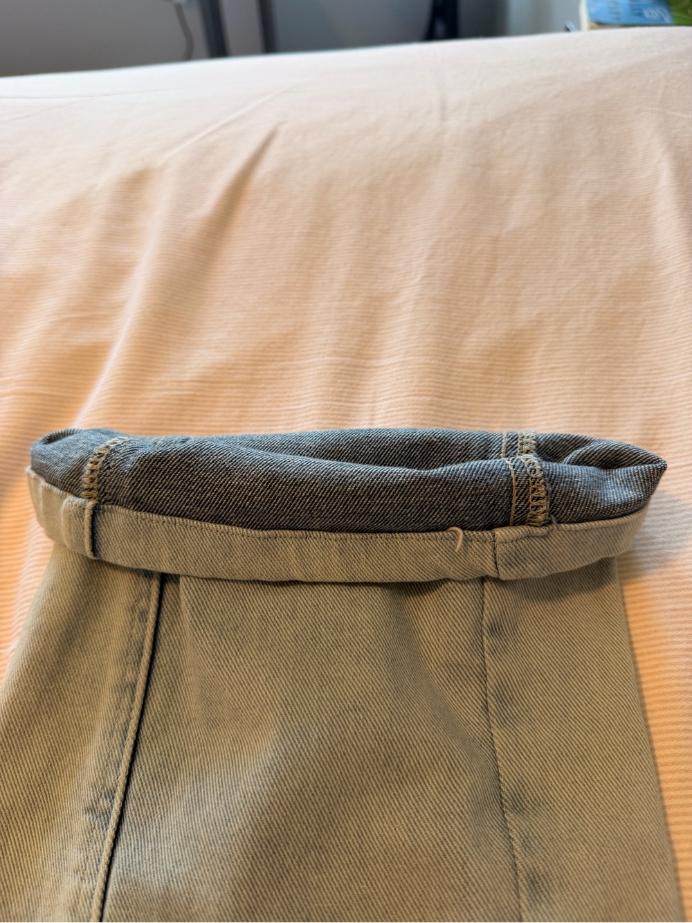 Light Wash Jeans With Yellow Star Pockets - Picture 9 of 12